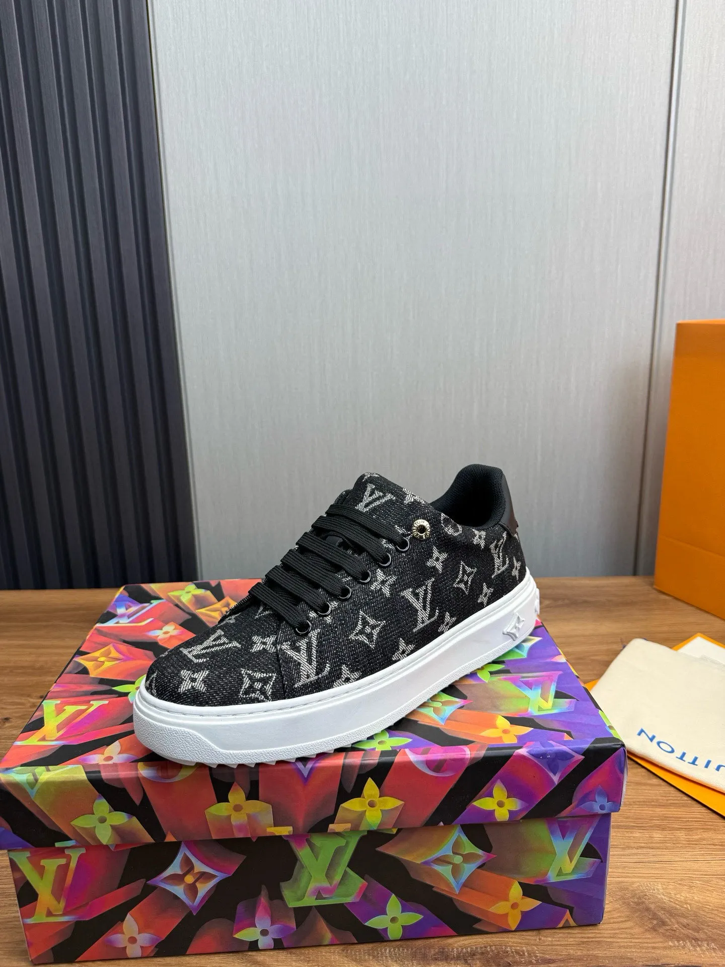 Factory price: 520💰LOUIS VUITTON [Louis VUITTON] The new trendy Lv is on the market🎁, casual and fashionable men's shoes👟The upper is made of imported original fabric + cowhide mesh lining, the original wear-resistant rubber outsole, the version is simple and elegant, exclusive for trendy men. Code number: 38-44, customized 45, 46